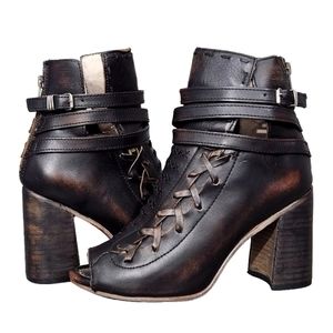 FREEBIRD BY STEVEN EAGLE BLACK DISTRESSED BROWN PEEP TOE HEELED BOOTIES SANDAL